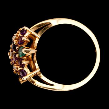 RING, 18 k guld, smaragder, ametister, diamanter.