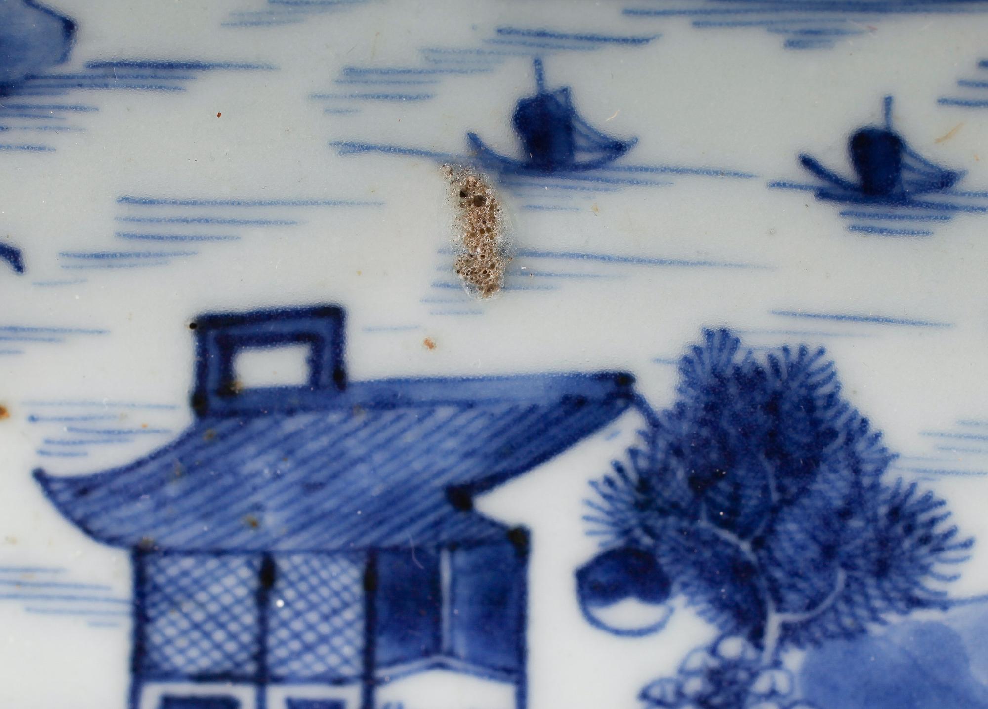 STEKFAT, 2 st, porslin, Kina, Qianlong 1736-1795.