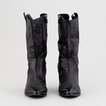 CHANEL, a pair of leather boots, size 40.