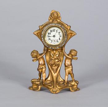 BORDSUR, koppar, jugend. 1900-talets början.