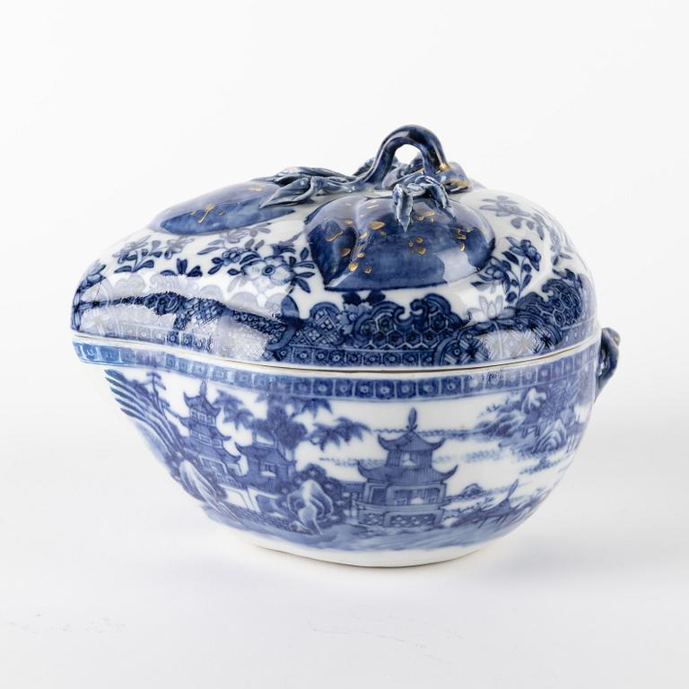 A blue and white peach shaped Chinese Export tureen with cover, Qing dynasty, Qianlong (1736-95).