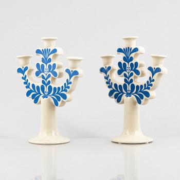 Lisa Larson, ljusstakar, 6 st, ljuslykta samt salt- och pepparströare, stengods och majolika, bl.a. Höganäs.