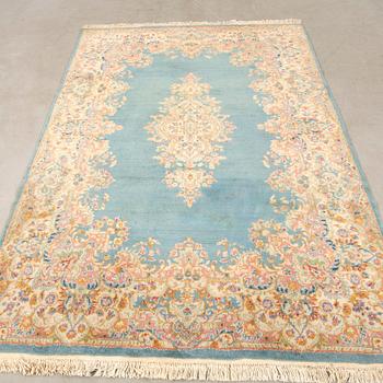 Semi-antique Kirman rug, approximately 275x184 cm.