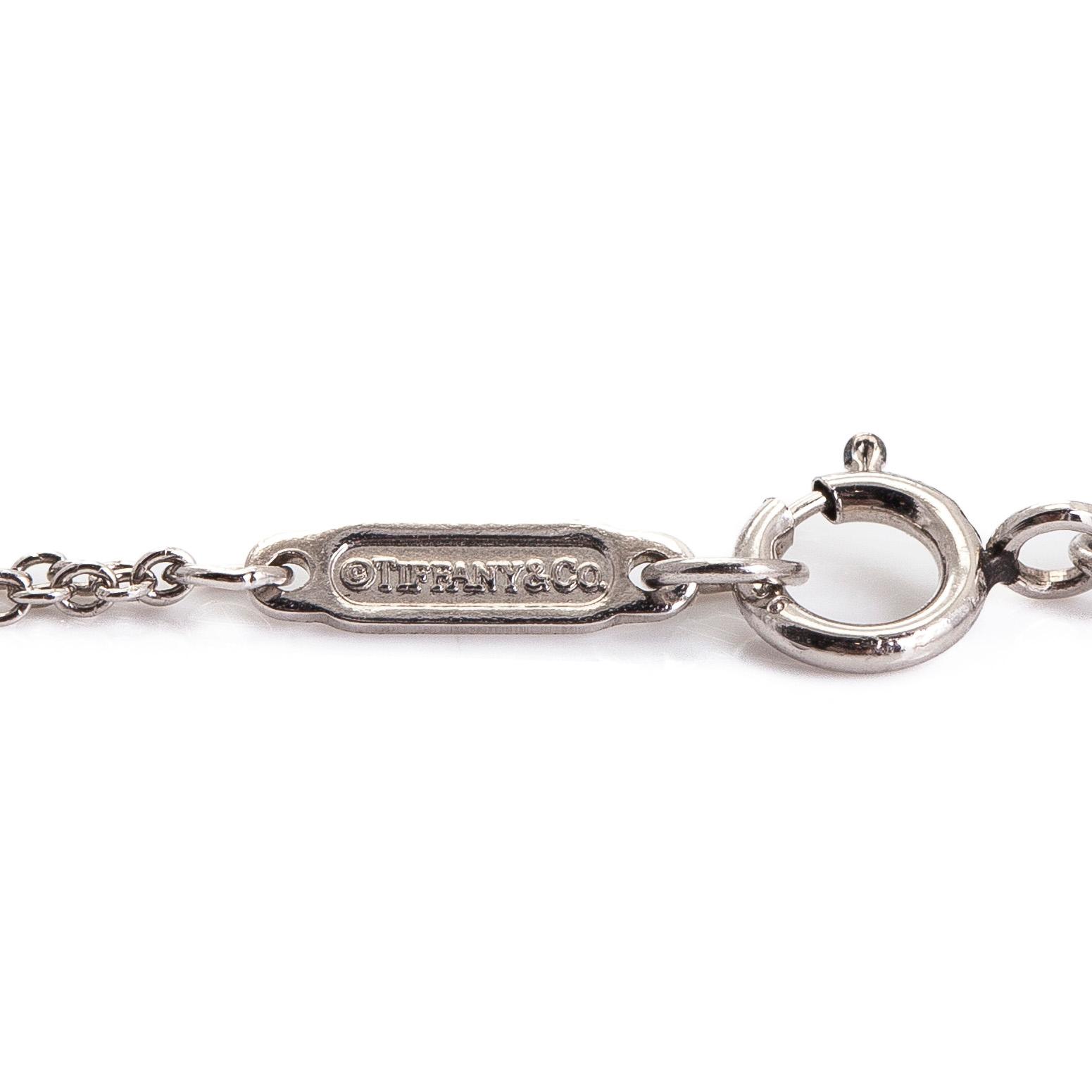 Tiffany & Co, rannekoru, platinaa ja briljanttihiottu timantti.