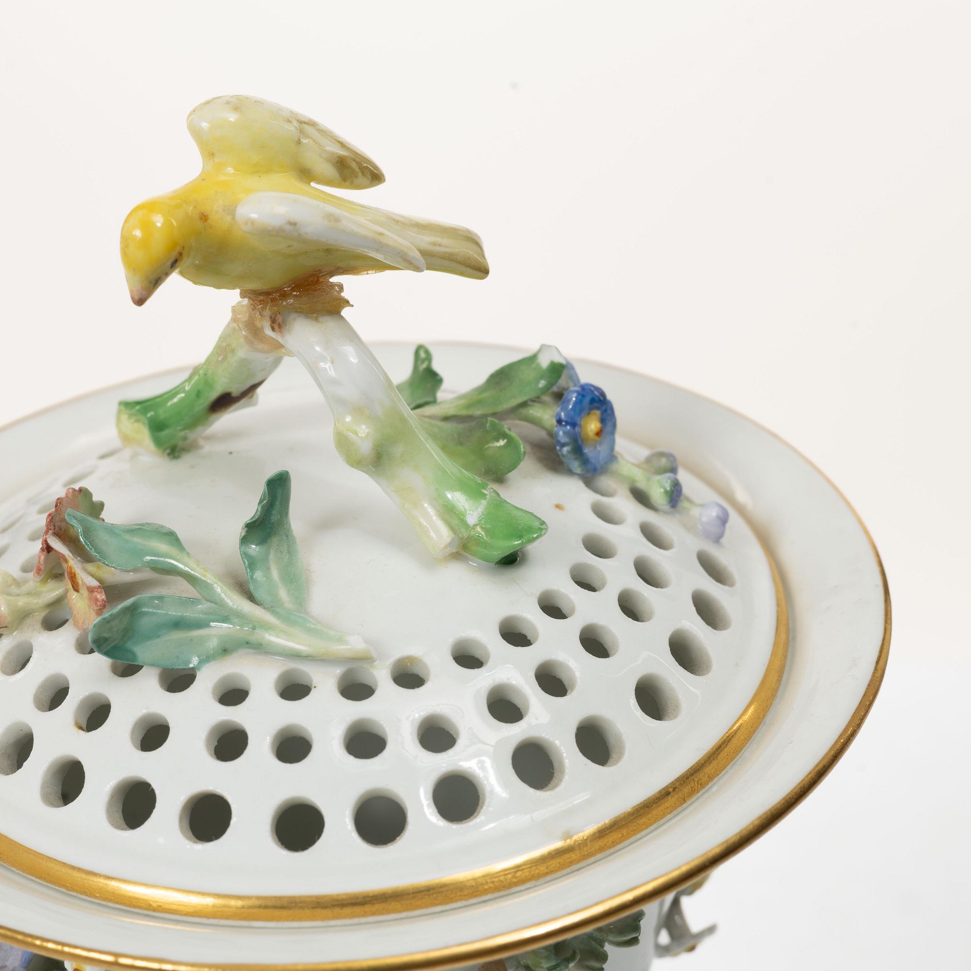 Meissen, Potpurriurna med lock, porslin, omkring 1900.