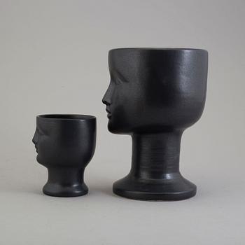 LISA LARSON, vaser, två stycken, stengods, "Ansiktsvas", Gustavsberg.