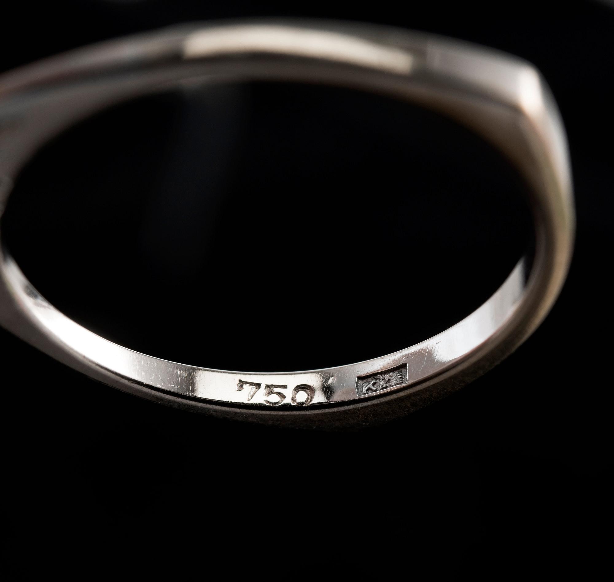 SORMUS, Briljanttihiottu timantti 0.92 ct. TW/vvs1. 18K valkokultaa. Saksa 1981. Koko 19-, paino 3,3 g.