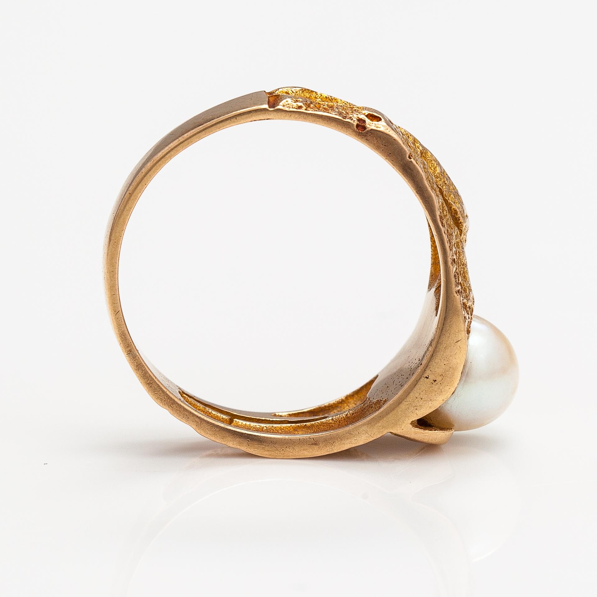 Björn Weckström, A 14K gold ring "Lappland spring" with a cultured pearl. Lapponia 1967.