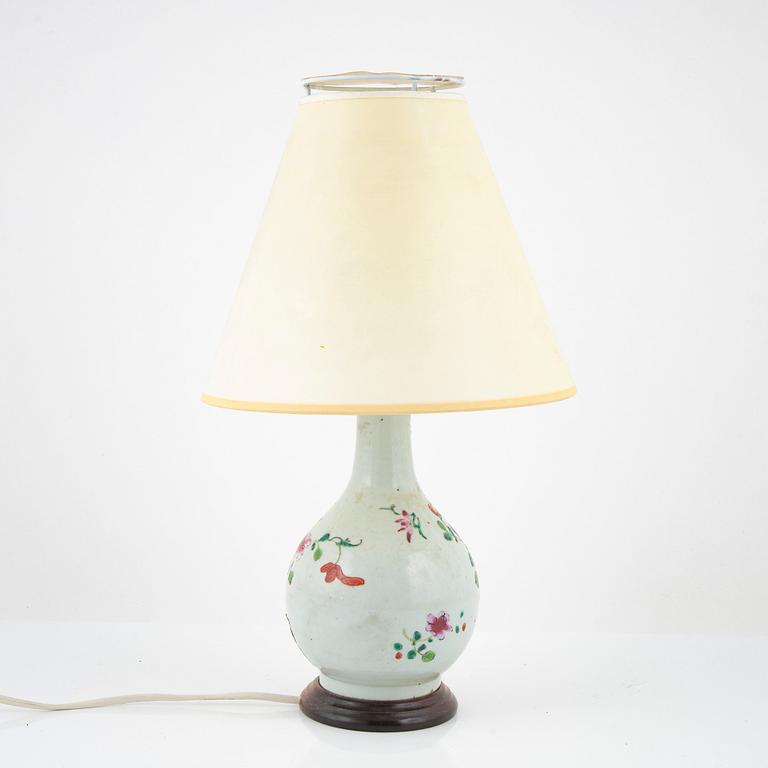 A famille rose export porcelain vase, turned into a table lamp, Qing dynasty, Qianlong (1736-95).