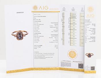 A 14K rosegold ring with diamonds ca. 1.38 ct in total. With AIG certificate.