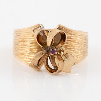 Ring, 18K guld med rosa sten.