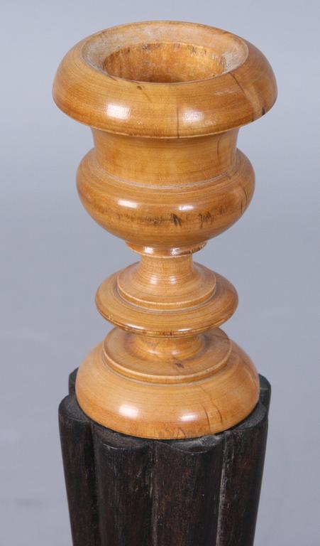 LJUSSTAKAR, ett par, trä, 1900-talets första del.