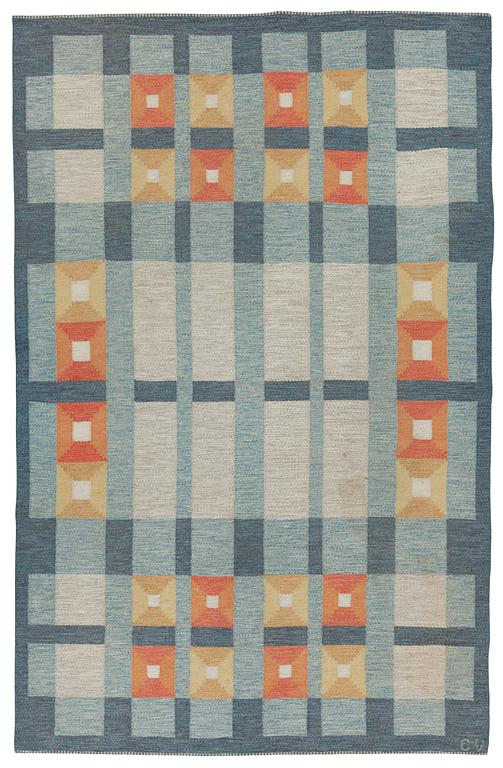 A CARPET. Flat weave. 308,5 x 199 cm. Signed C V.