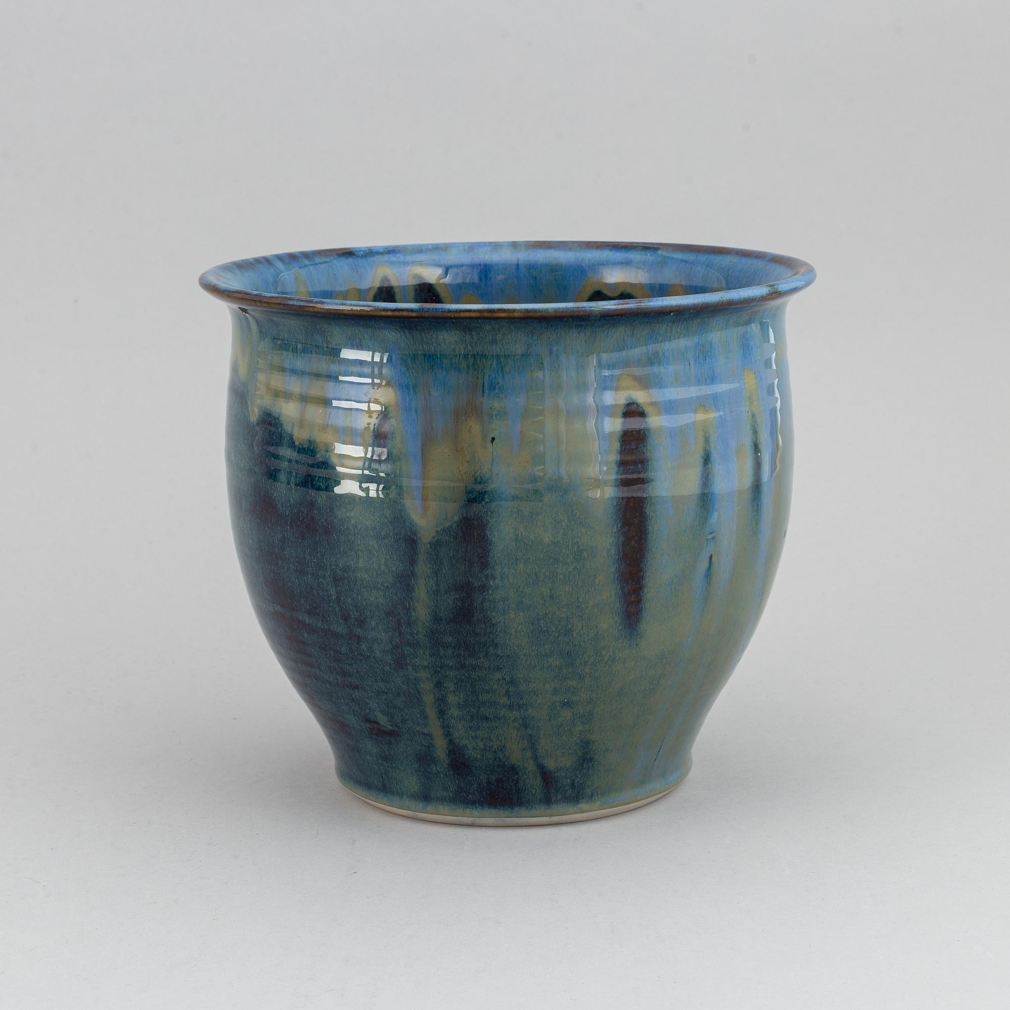 Mårten Medbo, a stoneware flower pot, Sweden.