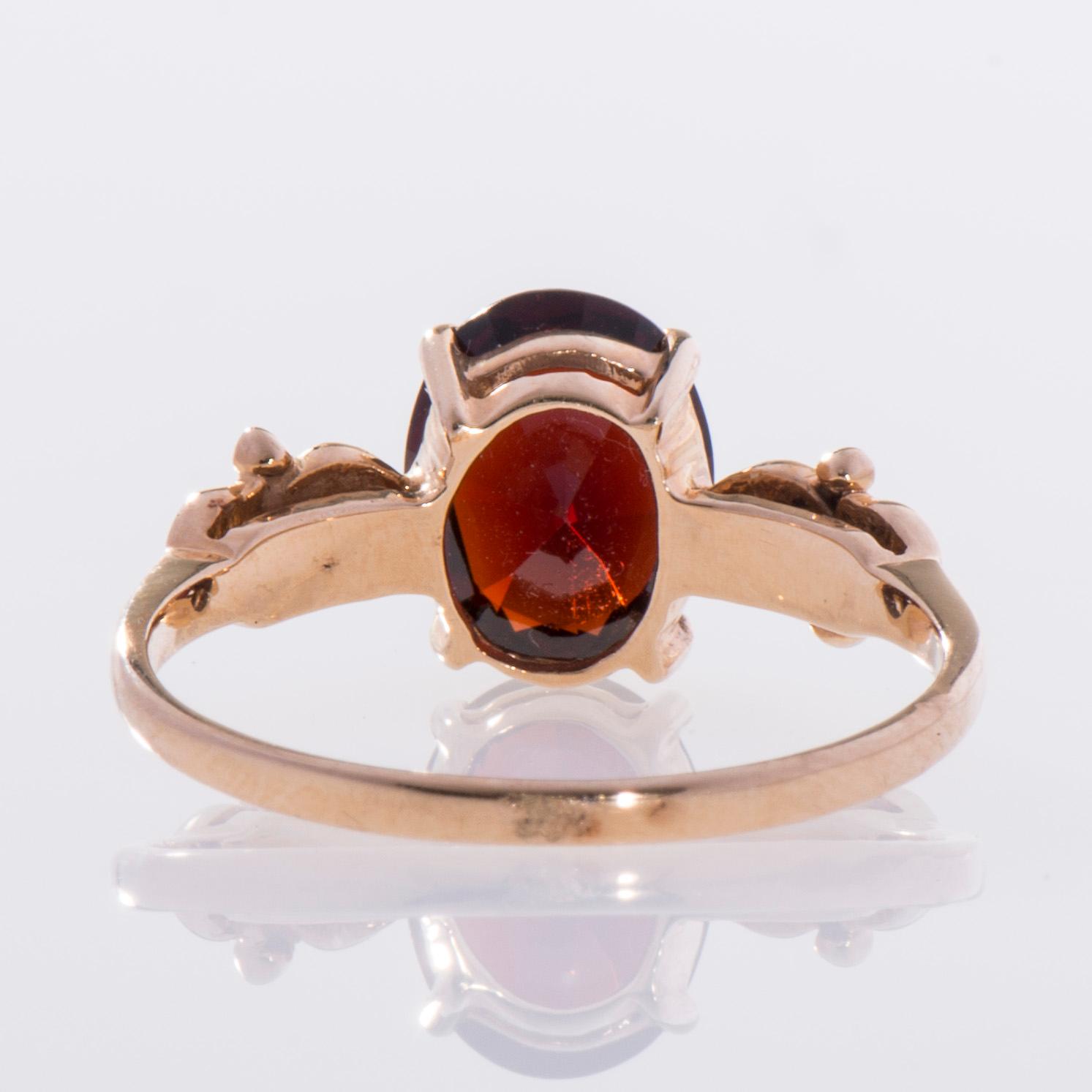 RING, 14K guld, granat, finska stämplar, 1994. Vikt 2,4 g.