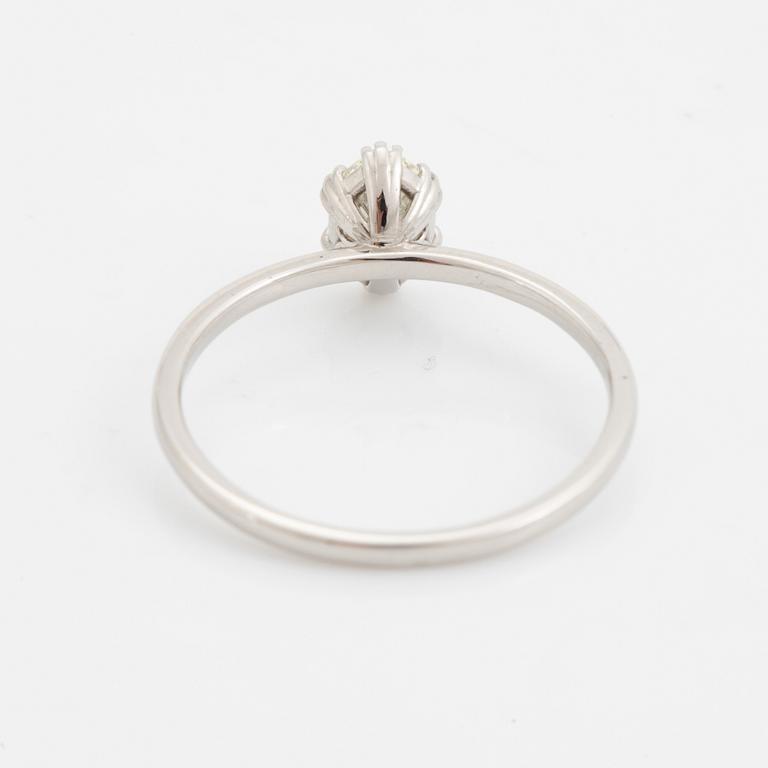 Oval cut diamond ring.