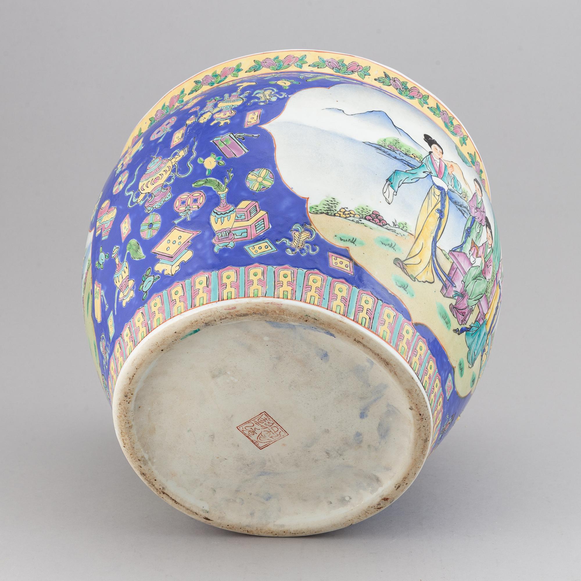 A chinese 20th century fish tank.