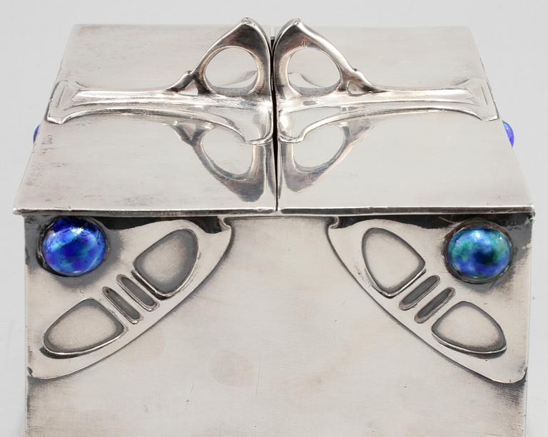 SKRIN, försilvrat tenn, Bitter & Gobbers, Metallwaren Fabrik (B&G Imperial), Krefeld, Tyskland, jugend, omkring 1900.