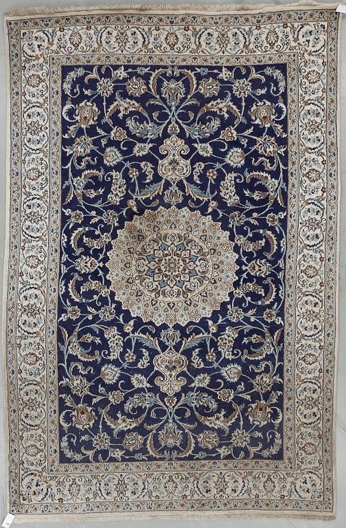 MATTA, Nain, part silk. Ca 303x198 cm.