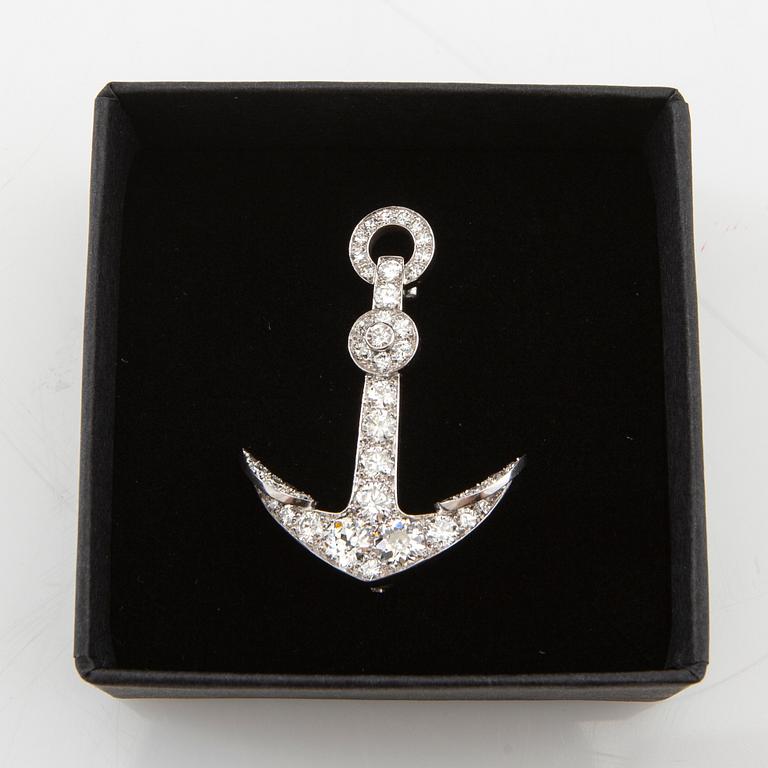 Brooch in the form of an anchor made of 18K white gold with diamonds.