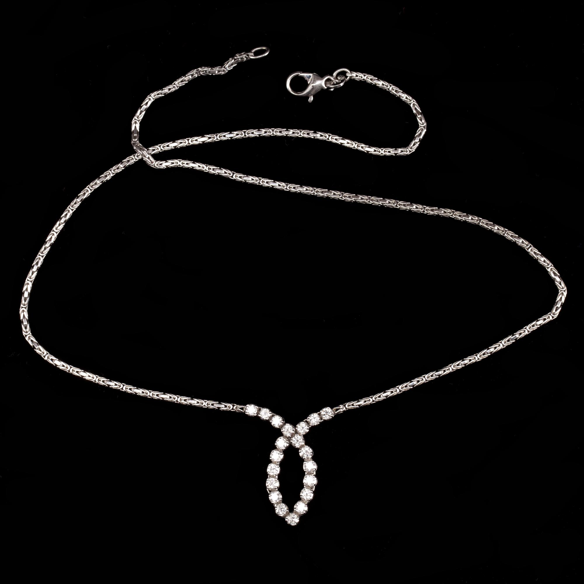 COLLIER, 18k vitguld med små diamanter tot ca 1 ct. Vikt 12 g.