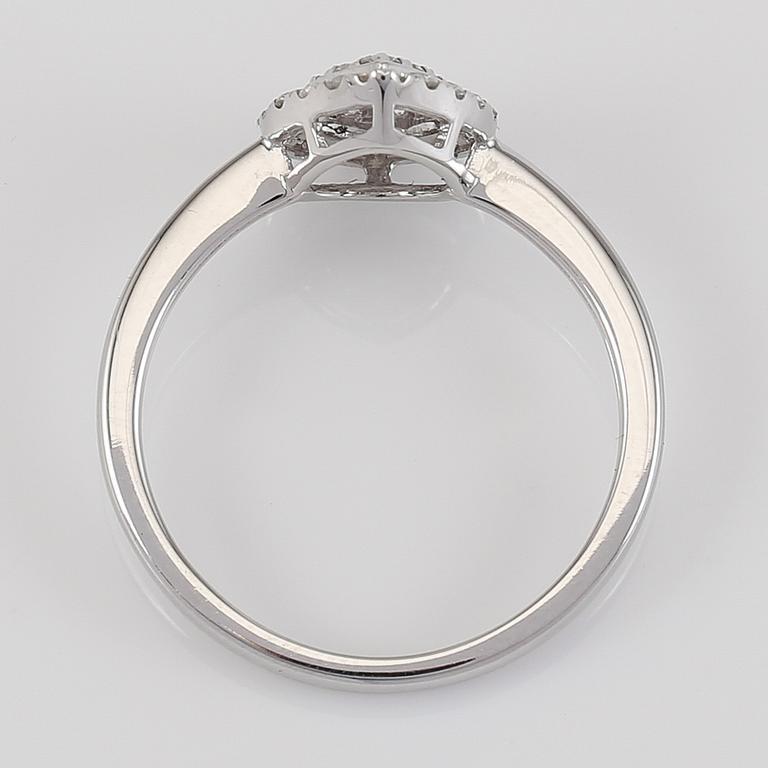 RING, 18K vitguld och diamanter tot ca 0.37 ct.