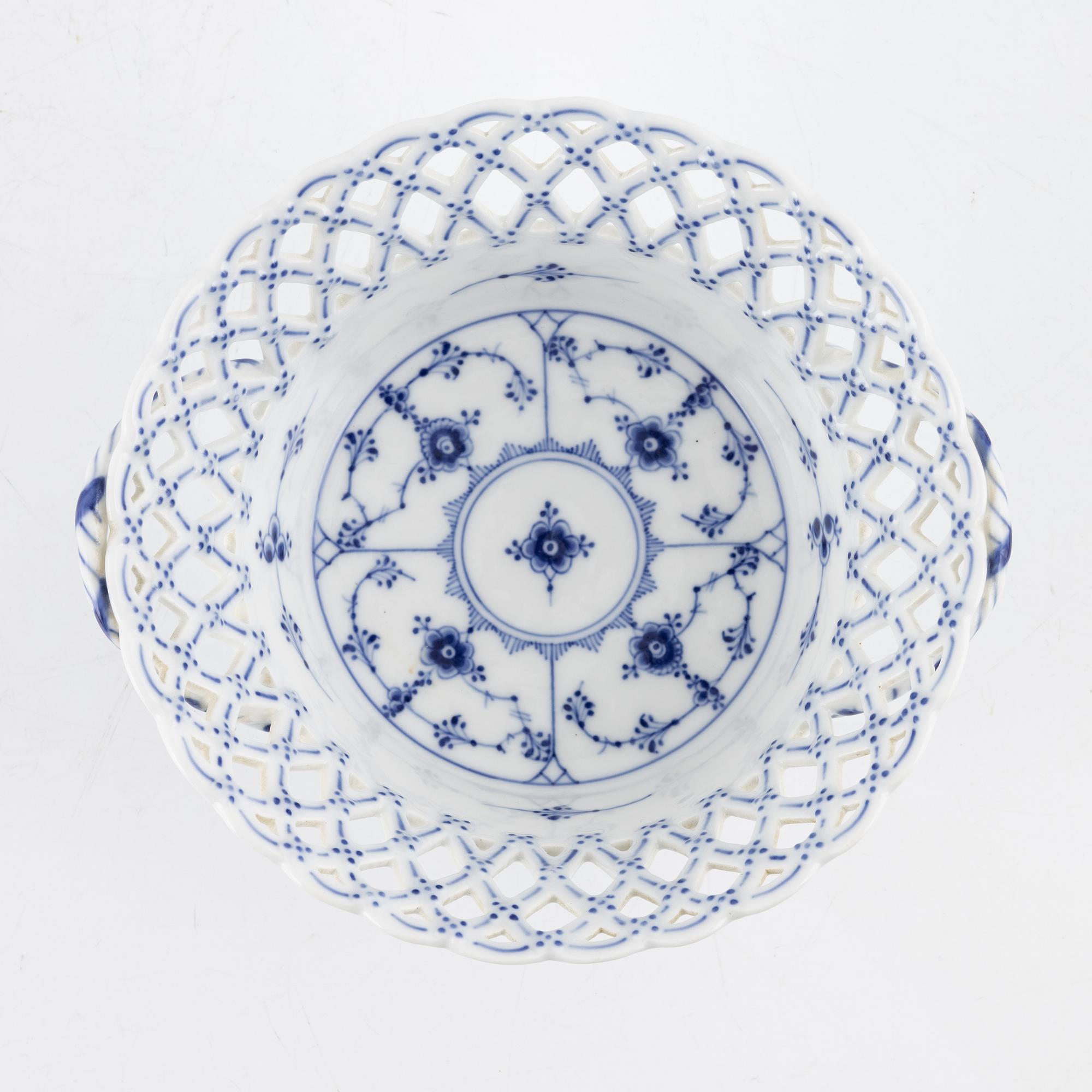 Royal Copenhagen, gallerskål med fat, porslin, "Musselmalet", Danmark.