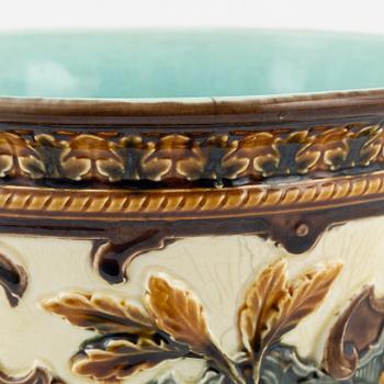 An earthenware urn from Rörstrand, around the year 1900.