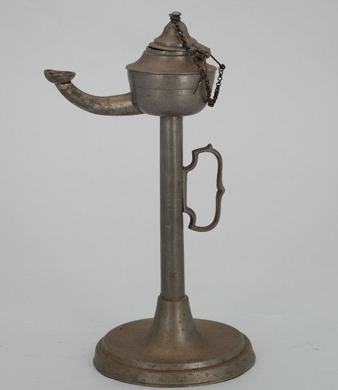 OLJELAMPA, tenn samt SPEGEL, förgylld brons, 1800-tal.