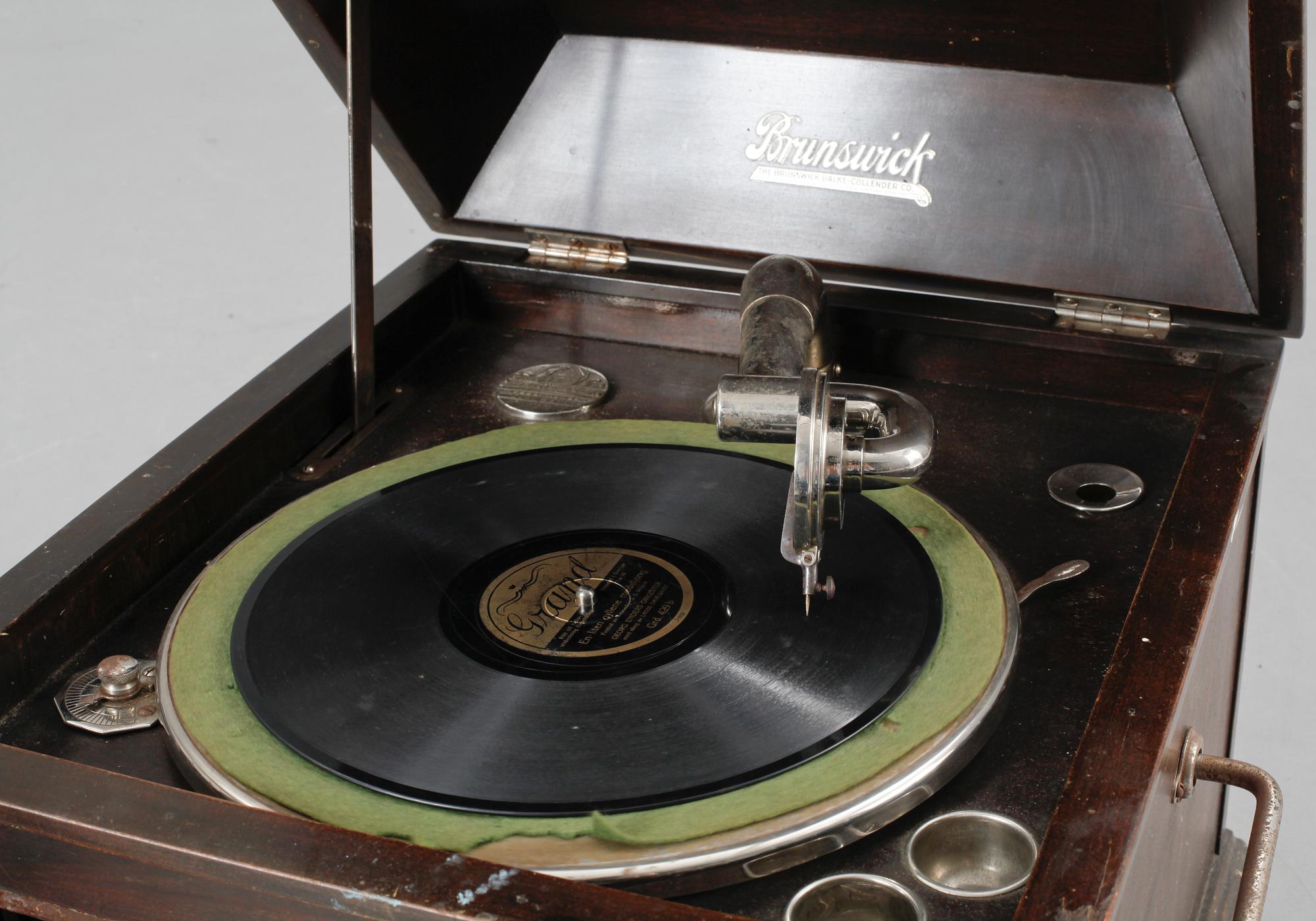 VEVGRAMMOFON, samt skivor, 1910/20-tal.