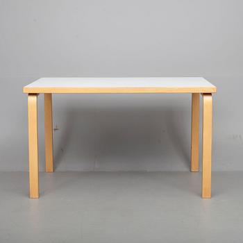 BORD, modell 80A, Alvar Aalto, Artek. 1900-talets senare hälft.