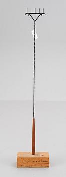 JOHNNY MATTSSON, grillpinne/skulptur, sign o dat 15 maj 1966.