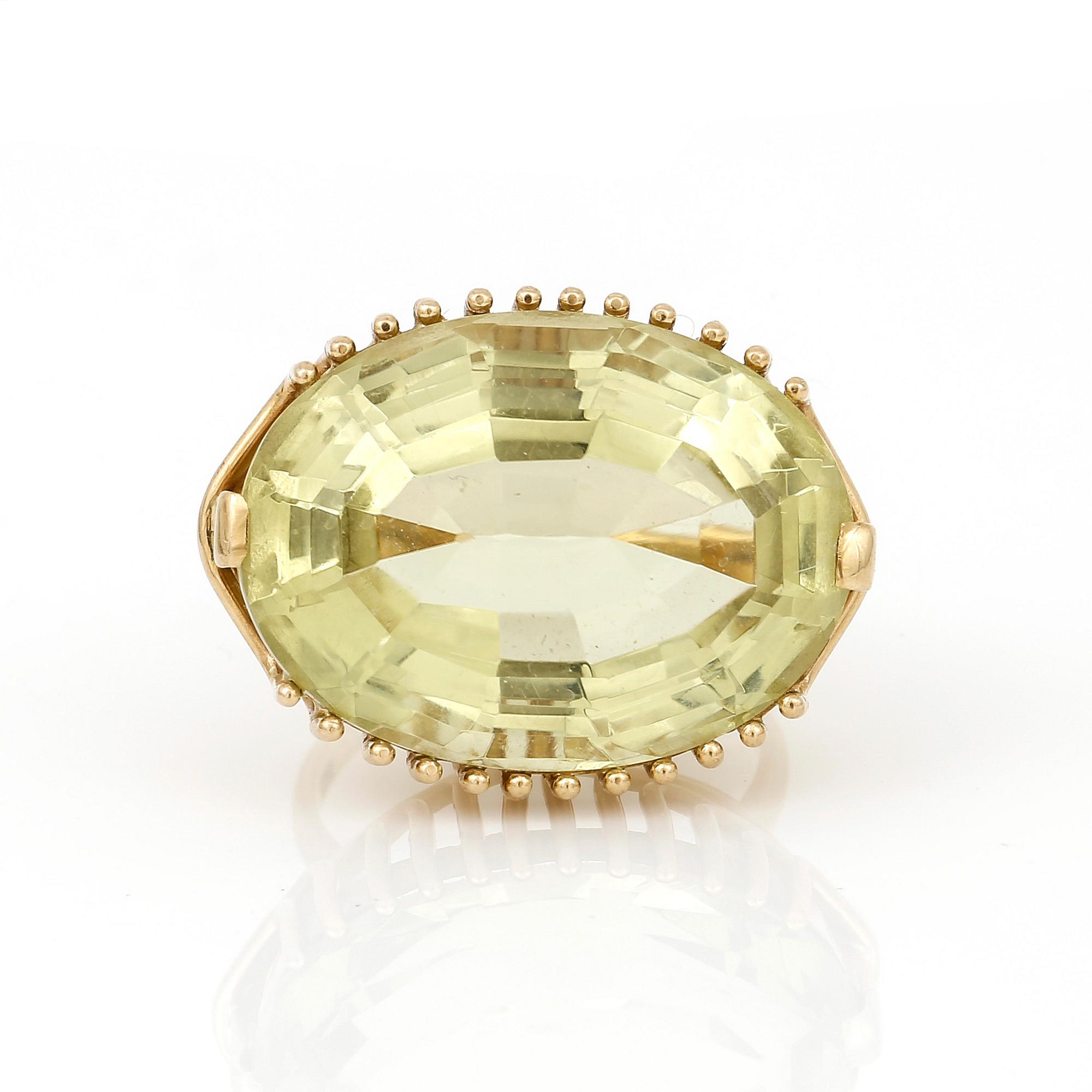 RING, 18K guld med oval facetterad citrin, ca 25,59 ct. Vikt ca 13,38 g.