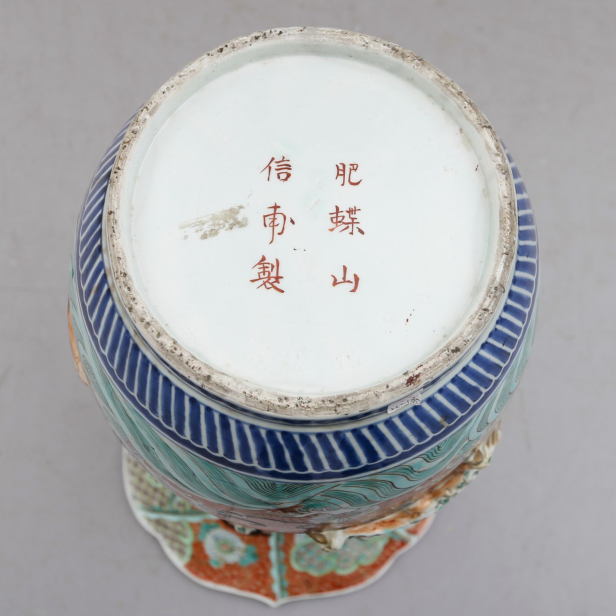 GOLVURNA, porslin, Japan, Meiji.