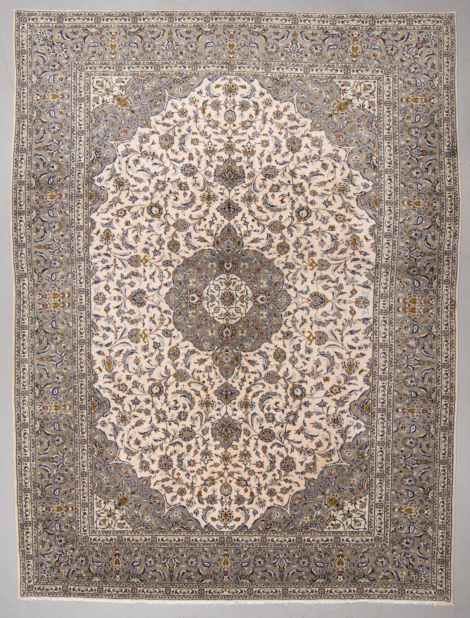 A carpet, Kashan ca 390 x 296 cm.