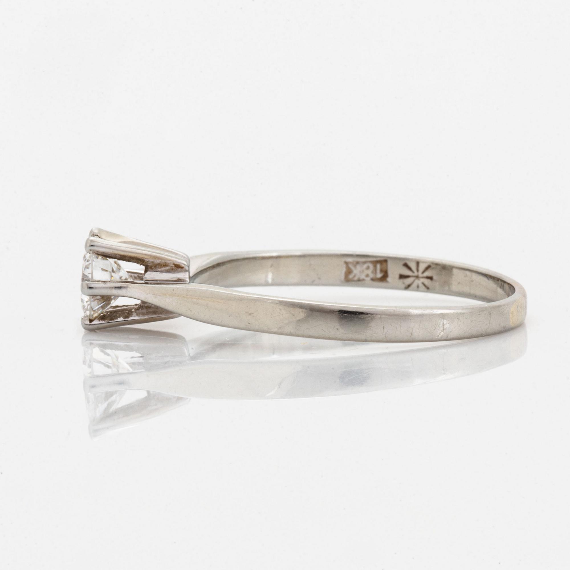 Brilliant-cut diamond ring.