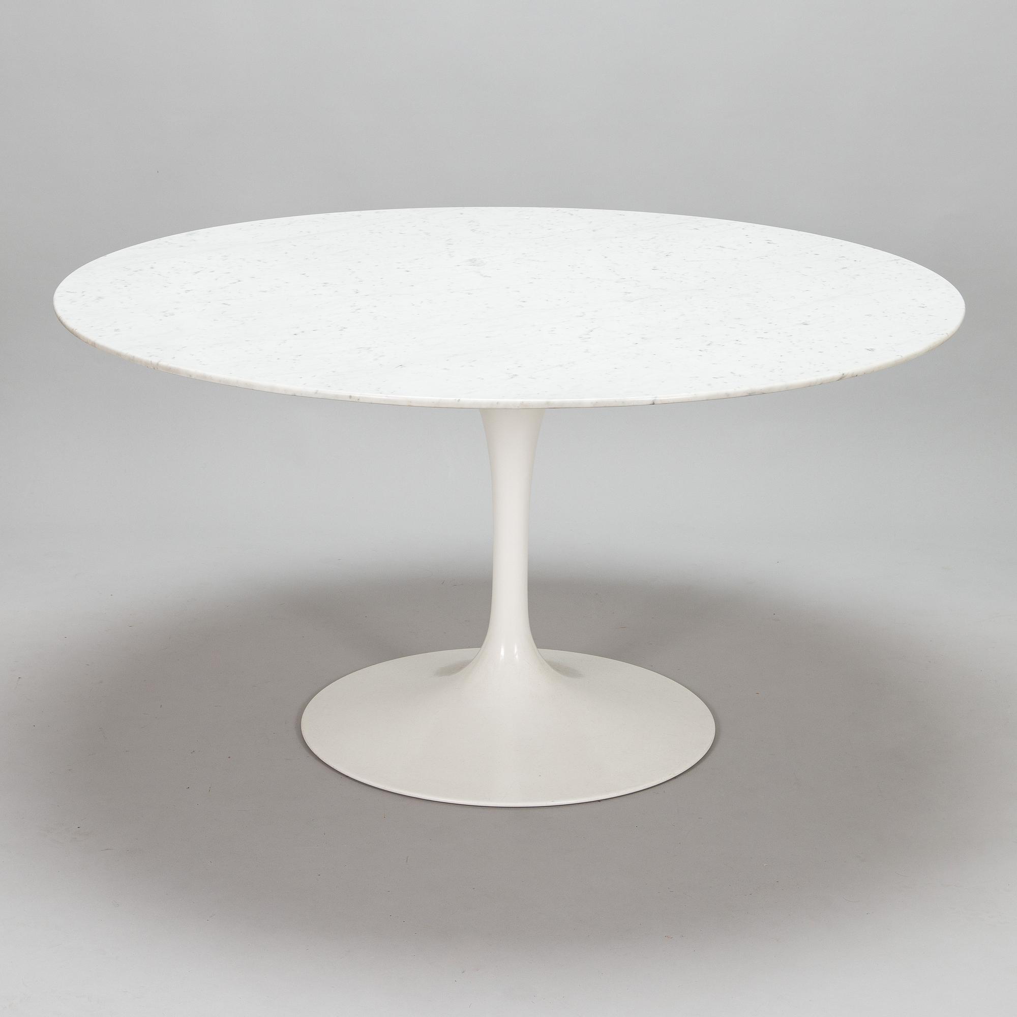 Eero Saarinen, "Tulip", bord och stolar, 6 st, 1970-tal.