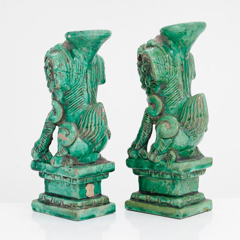 A pair of green glazed joss stick holders, late Qing dynasty (1664-1912).
