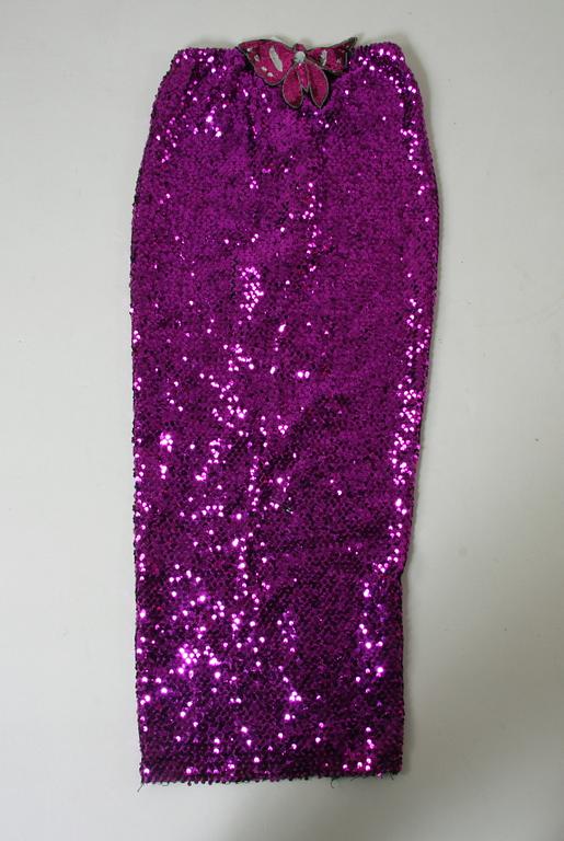 SCENKLÄDER, 4 delar.
Proveniens: Git Gay.