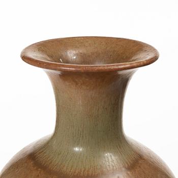 Gunnar Nylund, A large brown glazed vase, Sweden, Rörstrand, mid 20th century.