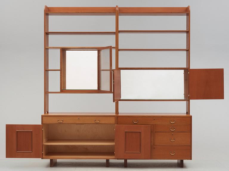 Two Josef Frank mahogany bookshelves, Svenskt Tenn, model 2112.