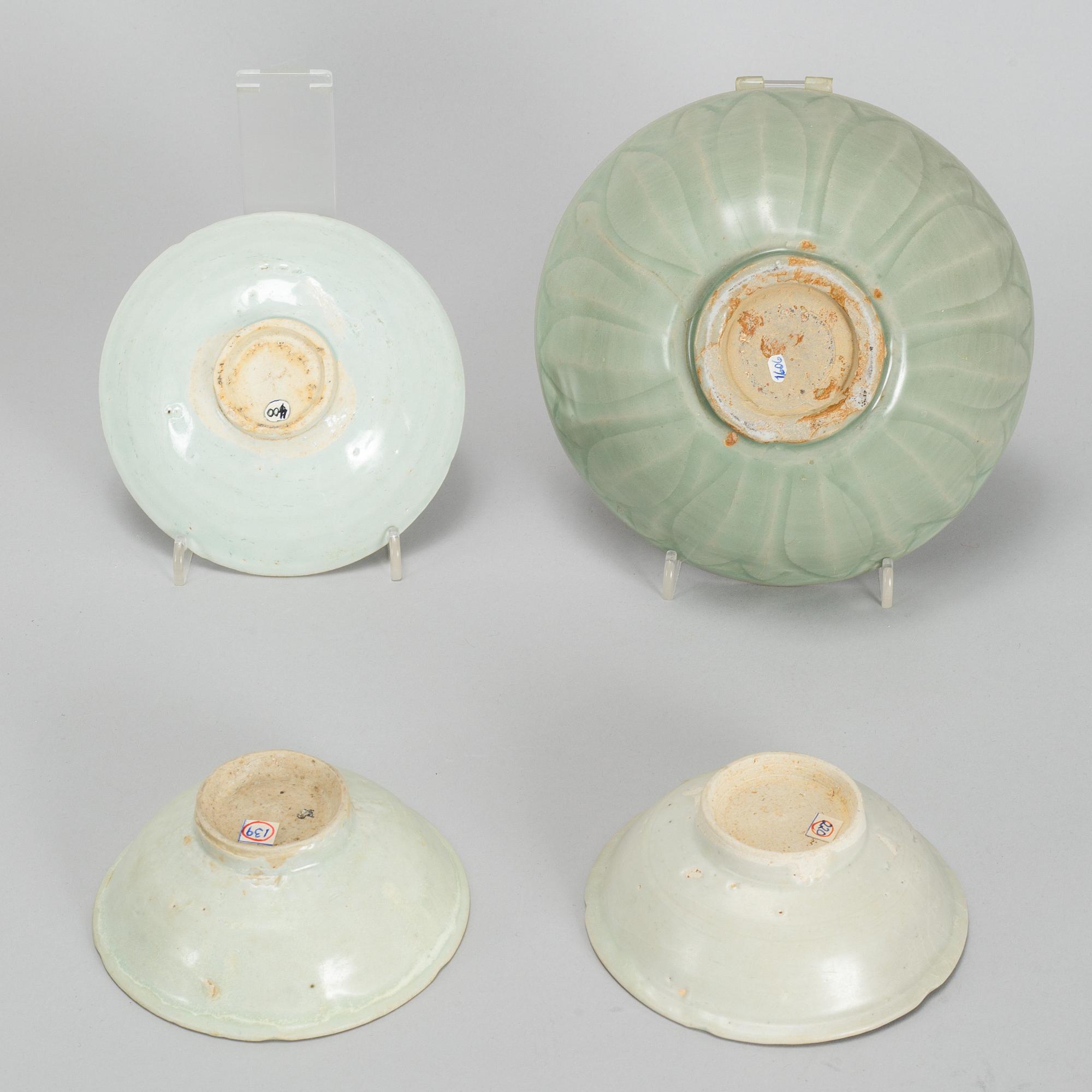 A group of Southeast asian ceramic bowls and dishes, presumably 16th/17th century.