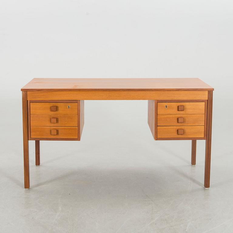 A Domino Mobler 1950/60's desk.