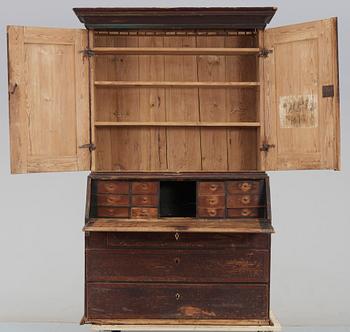 SKRIVSKÅP, allmoge, bär dat 1846.