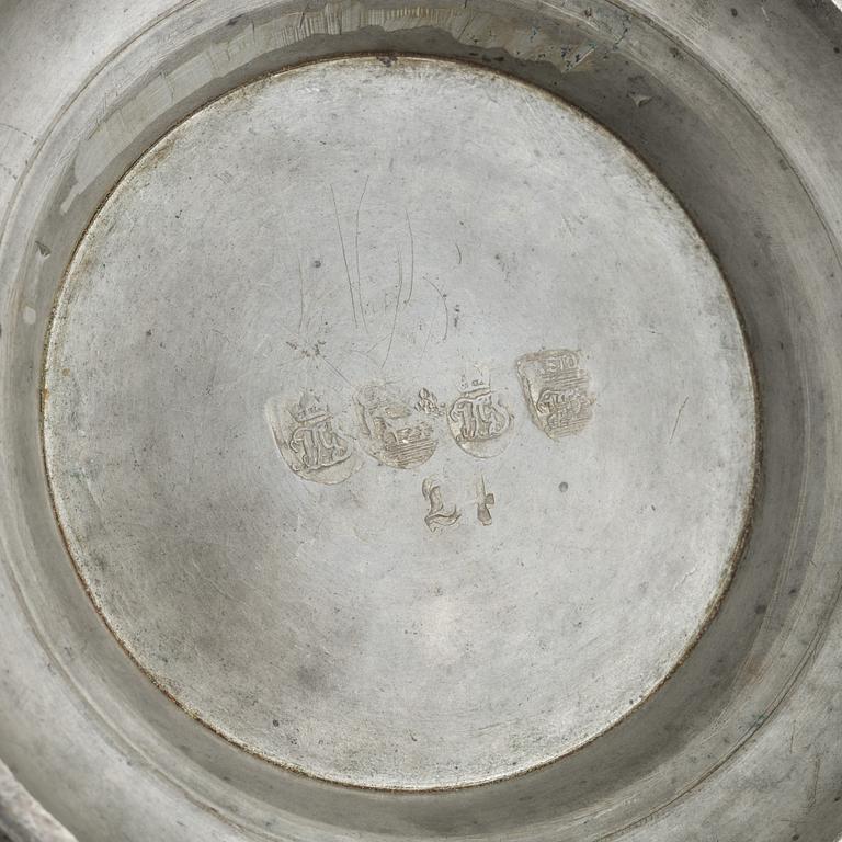 A Swedish 19th century pewter tureen, mark of Johan Fredrik Gellerstedt, Härnösand 1834.