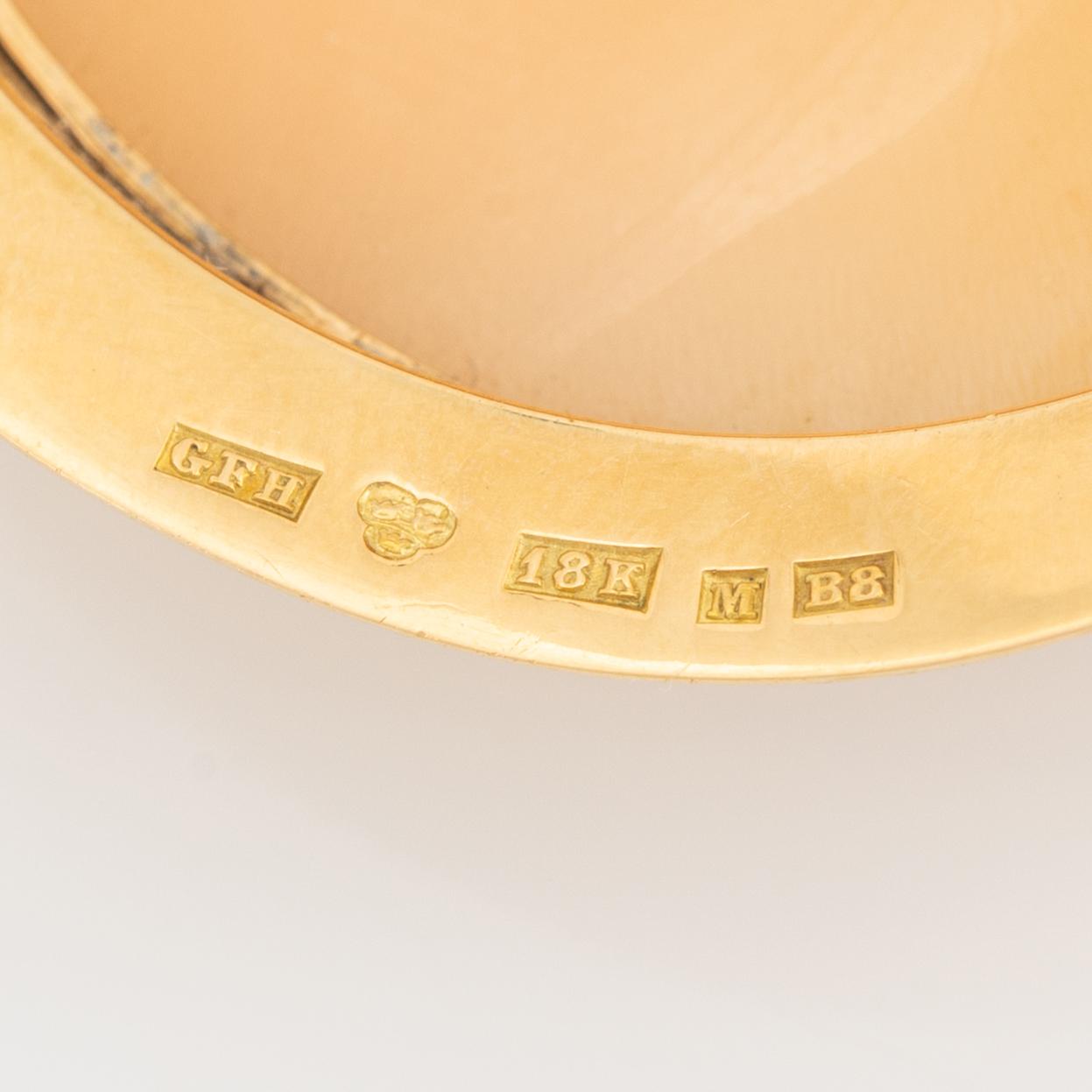 Camébrosch/hänge,  18K guld och snäckskalscamé.