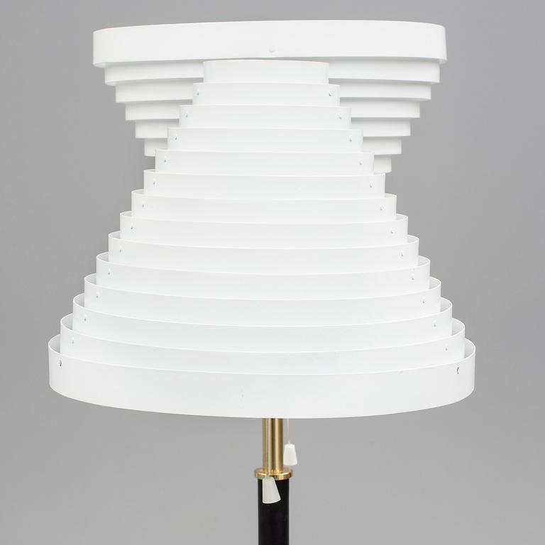 GOLVLAMPA, "modell A810", Alvar Aalto, Artek, Finland, 1900-talets andra hälft.