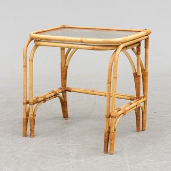 A two pcs nesting table, mid 20th century.