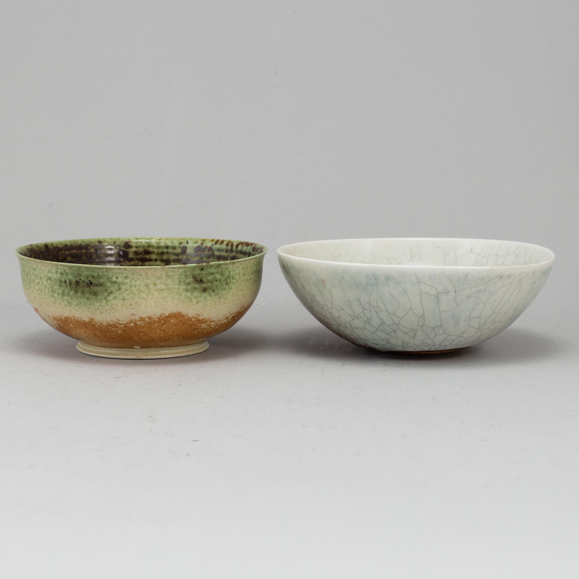 FRANCESCA MASCITTI-LINDH, a stoneware bowl LIISA HALLAMAA, a stoneware bowl.