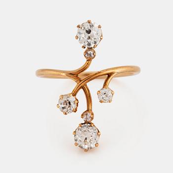 1134. A 14K gold ring set with old- and rose-cut diamonds with a total weight of ca 1.50 cts.